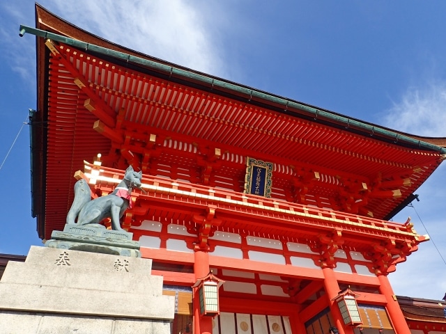 ศาลเจ้าฟุชิมิอินาริ  (伏見稲荷大社)