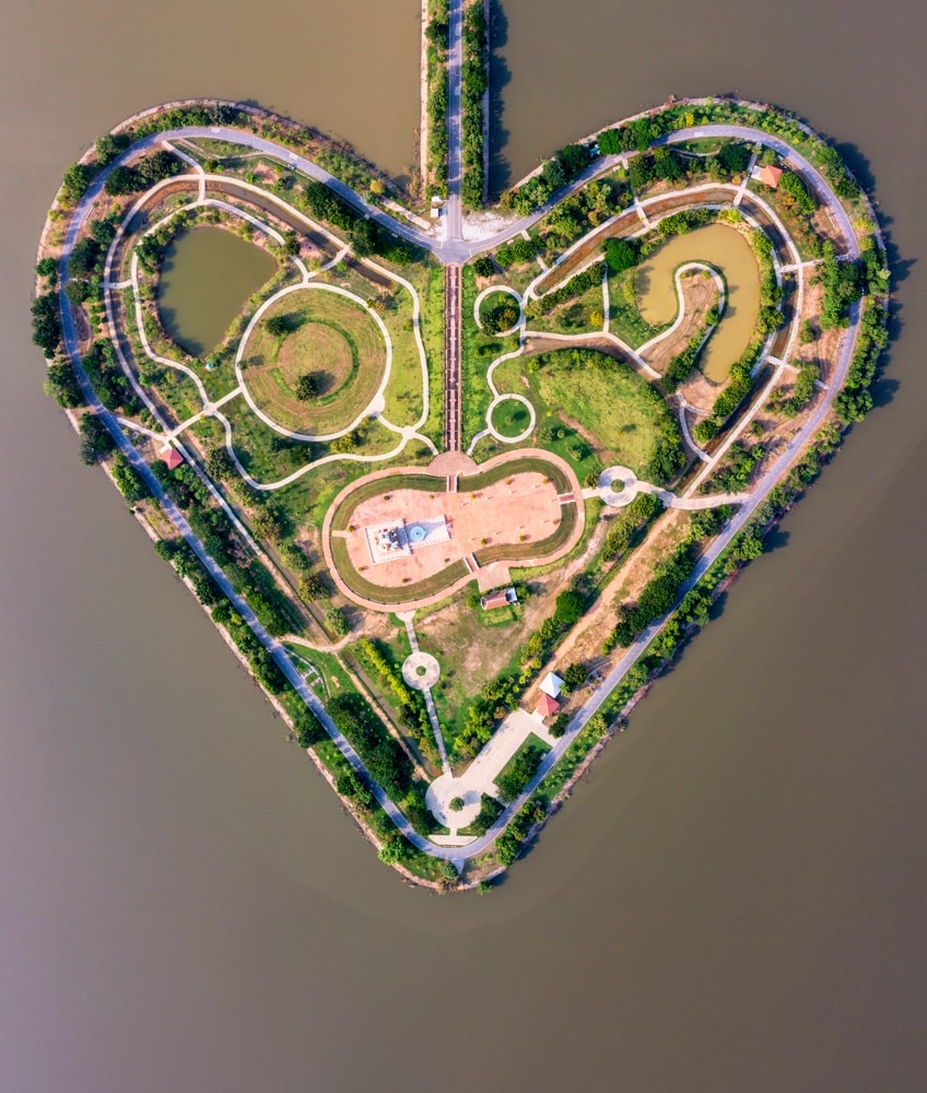 เกาะรูปหัวใจ 6 ที่เสริมดวง รับพลัง